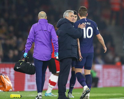  热刺核心孙兴慜伤退休战四周，  